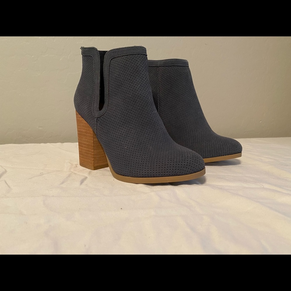 Bootie - Blue size 6 (Women’s)